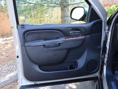 Used 2013 Chevrolet Tahoe LTZ image 25