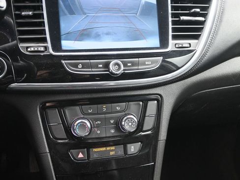 Used 2020 Buick Encore Preferred image 18