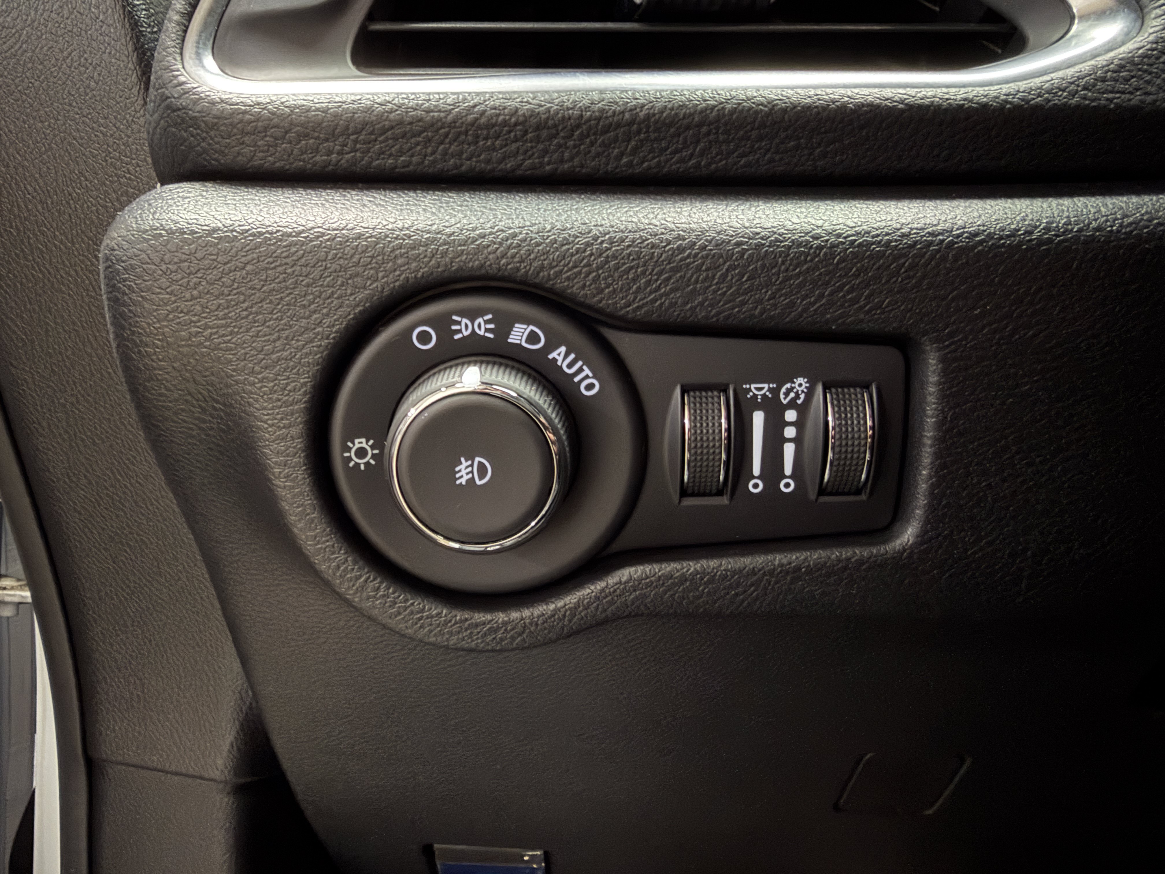 Used 2025 Chrysler Pacifica Limited FWD image 20