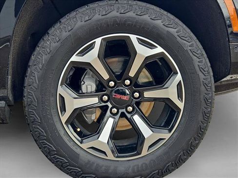 Used 2025 GMC Yukon XL AT4 w/ AT4 Premium Package AWD/4WD image 23