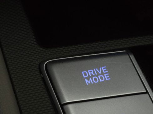 Used 2025 Hyundai Elantra SE image 6