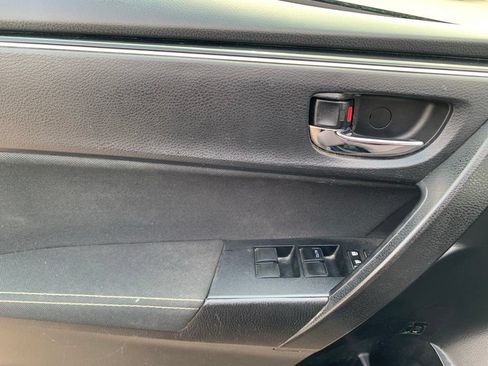 Used 2018 Toyota Corolla LE w/ Carpet Mat Package (TMS) FWD image 14