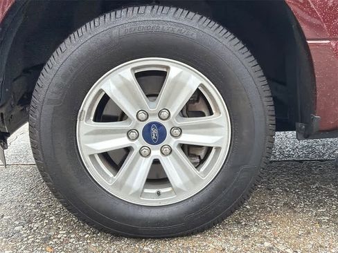 Used 2015 Ford F150 XLT image 9