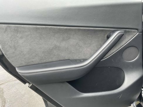 Used 2022 Tesla Model Y Long Range AWD/4WD image 14