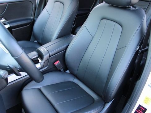 Used 2020 Mercedes-Benz GLB 250 image 10