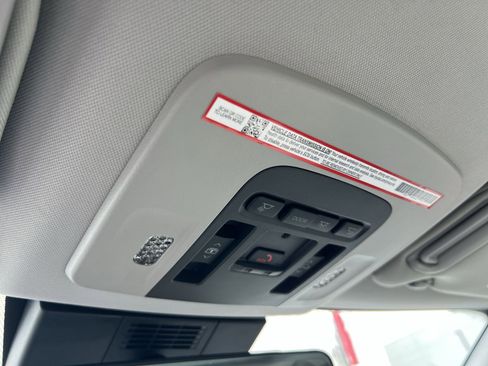 Used 2025 Toyota Camry XLE image 32