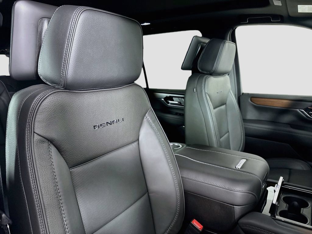 New 2026 GMC Yukon Denali w/ Denali Reserve Package AWD/4WD image 31