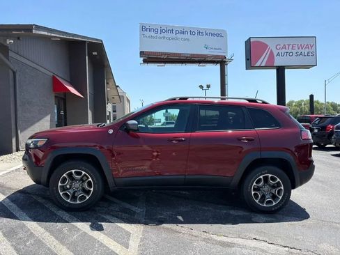 Used 2020 Jeep Cherokee Trailhawk w/ Cold Weather Group AWD/4WD image 2