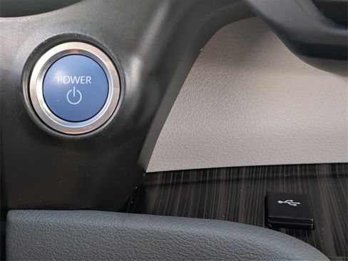 Used 2024 Toyota Sienna Limited image 29