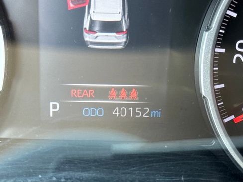 Used 2022 Toyota RAV4 XLE Premium image 26