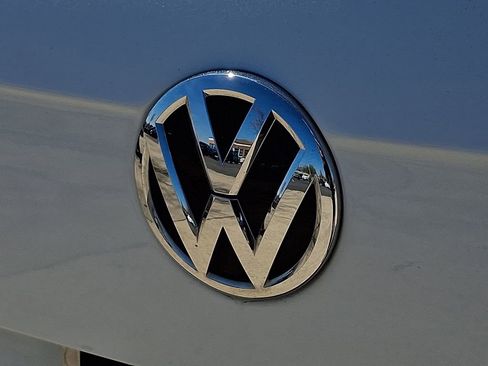 Used 2021 Volkswagen Tiguan SE R-Line image 30