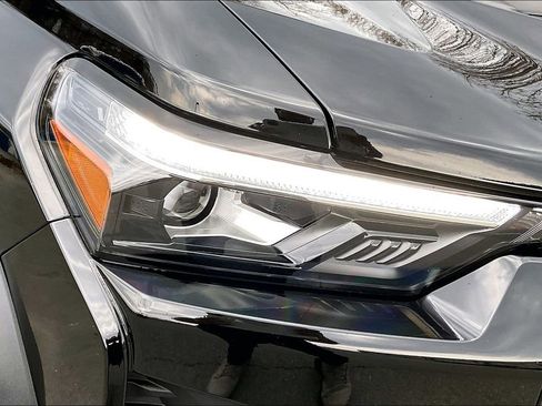 Used 2024 Chevrolet Colorado ZR2 w/ ZR2 Convenience Package III image 33