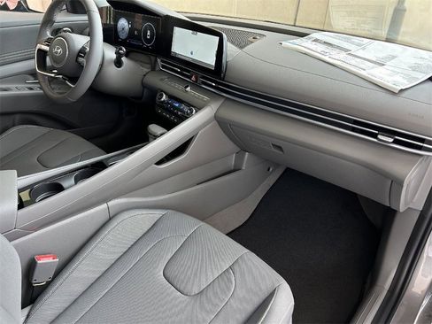 Used 2024 Hyundai Elantra SEL w/ Convenience Package image 20