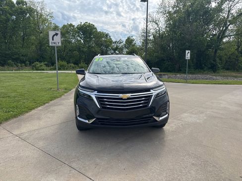 Used 2023 Chevrolet Equinox Premier AWD/4WD image 2