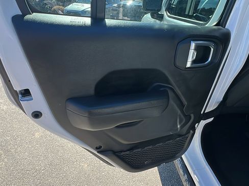 Used 2024 Jeep Gladiator Sport image 21