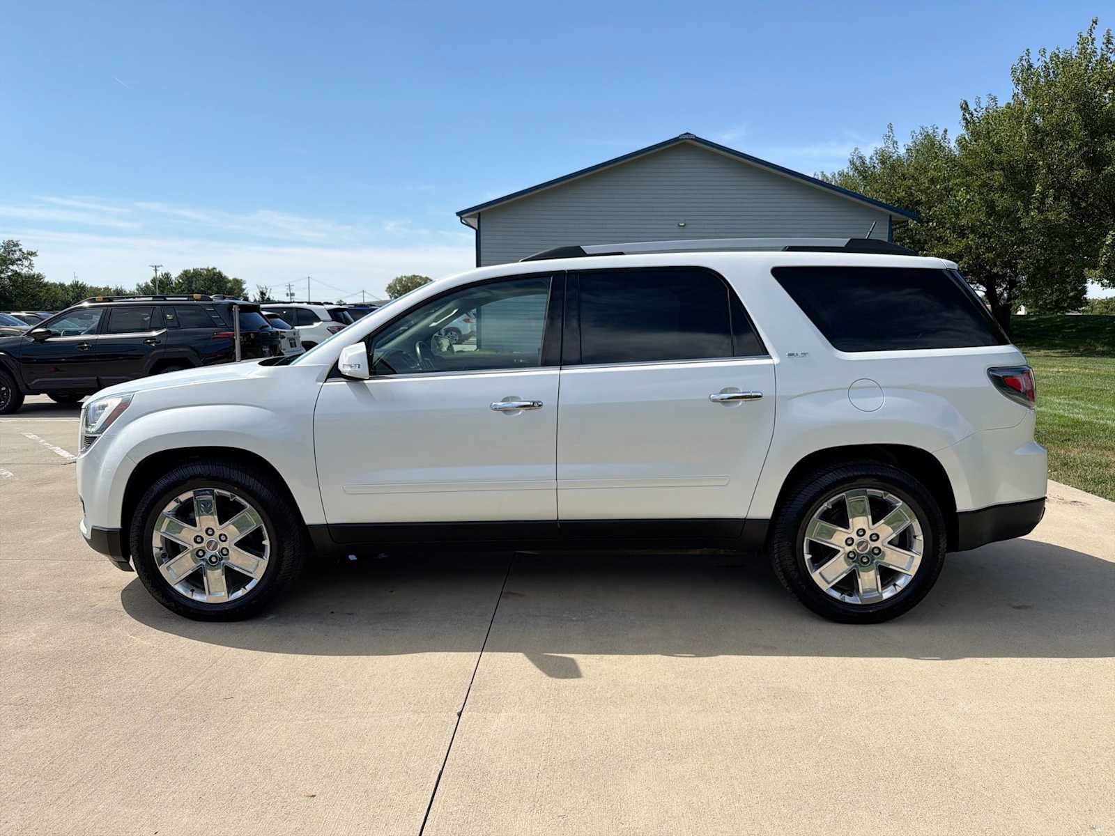 Used 2017 GMC Acadia Limited SLT AWD/4WD image 3