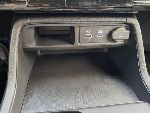 Used 2025 Honda Pilot Sport image 8