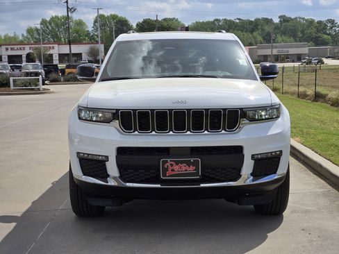 New 2025 Jeep Grand Cherokee L Limited w/ Trailer Tow Package AWD/4WD image 2