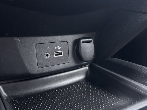 Used 2018 Nissan Rogue SV w/ Premium Package image 28