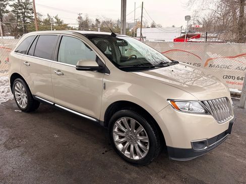 Used 2014 Lincoln MKX AWD w/ Equipment Group 102A image 7
