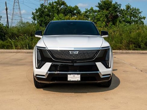 Used 2025 Cadillac Escalade IQ Luxury 1 AWD/4WD image 2