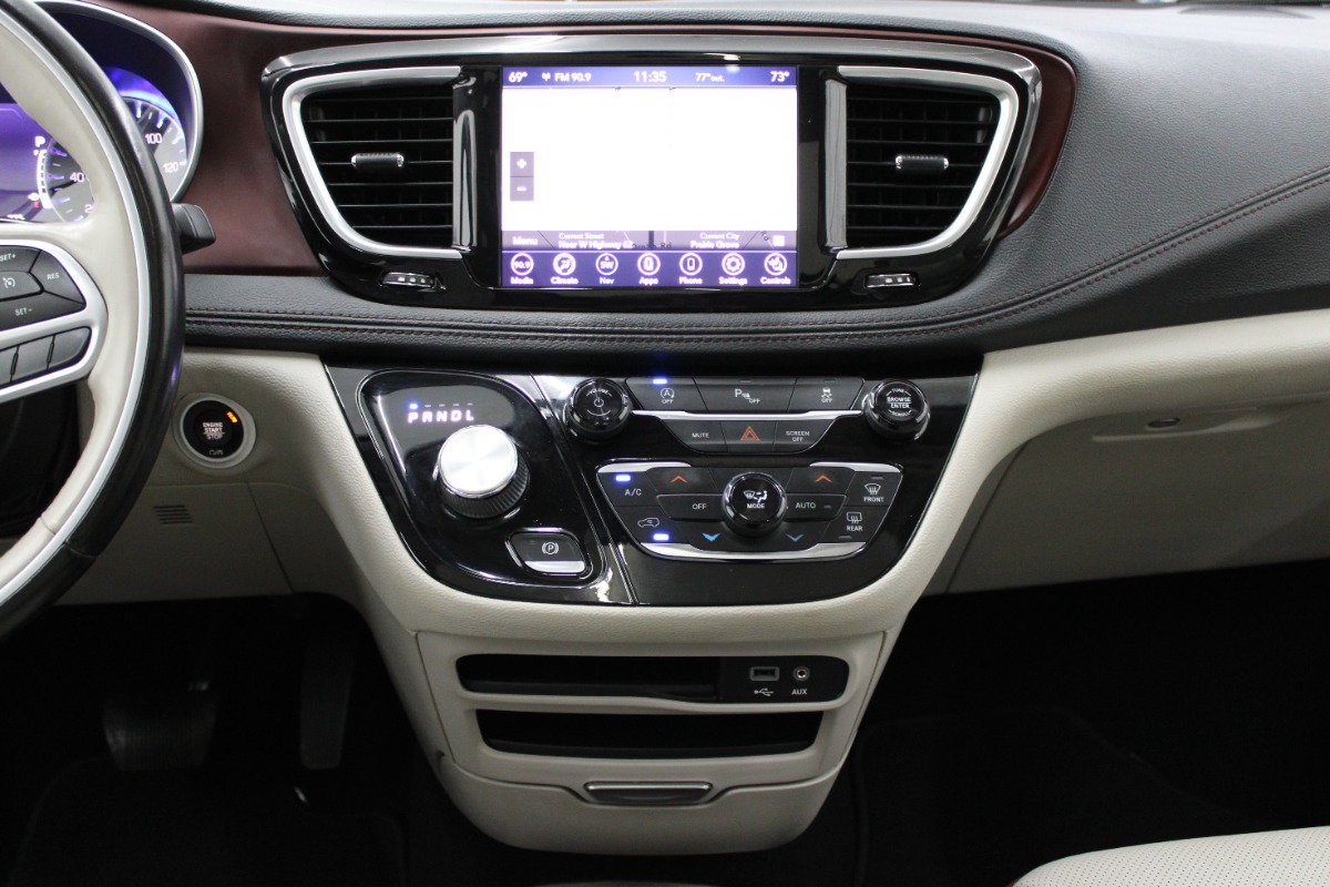 Used 2020 Chrysler Pacifica Limited FWD image 28