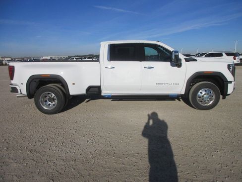 New 2026 GMC Sierra 3500 Denali Ultimate AWD/4WD image 3