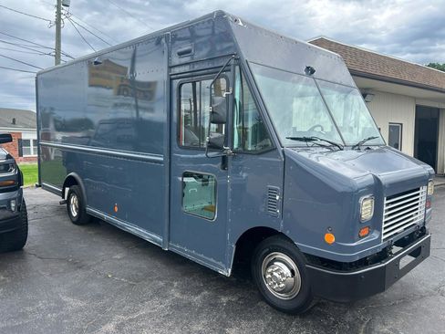 Used 2019 Ford E-450 and Econoline 450 Super Duty RWD image 4