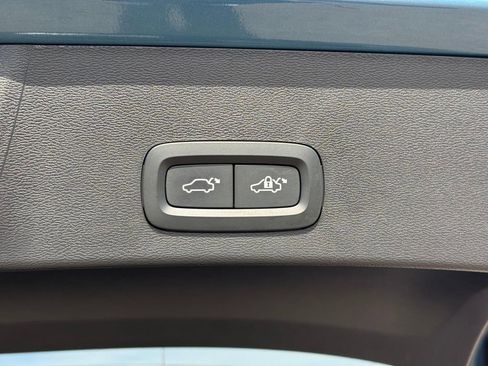 Certified 2025 Volvo XC40 B5 Plus image 6