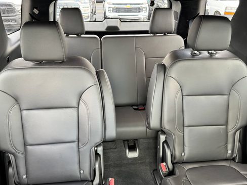 Used 2022 Chevrolet Traverse LT AWD/4WD image 16
