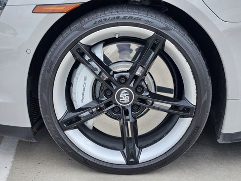 Used 2021 Porsche Taycan image 14