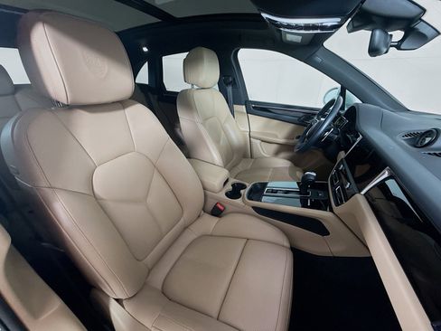 Certified 2023 Porsche Macan image 28