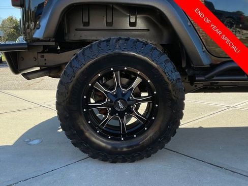 Used 2015 Jeep Wrangler Unlimited Sahara w/ Connectivity Group image 9