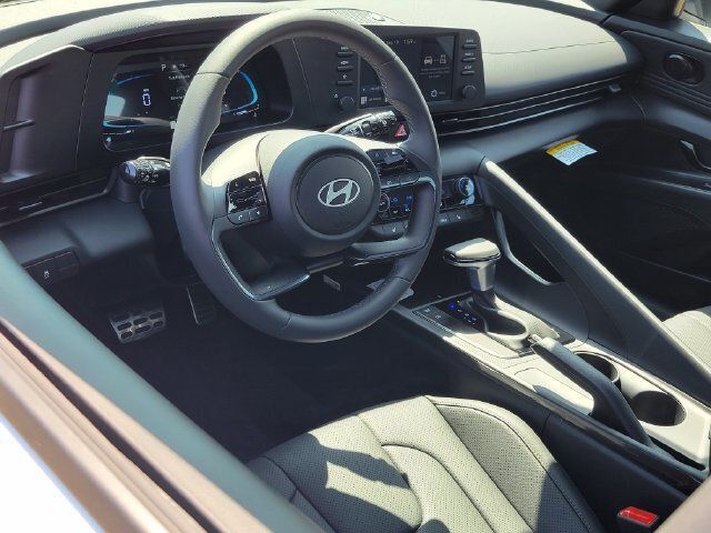 New 2026 Hyundai Elantra SEL Sport FWD image 5