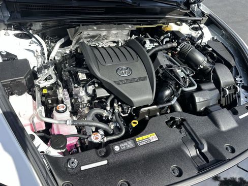 Used 2026 Toyota Crown Platinum image 9