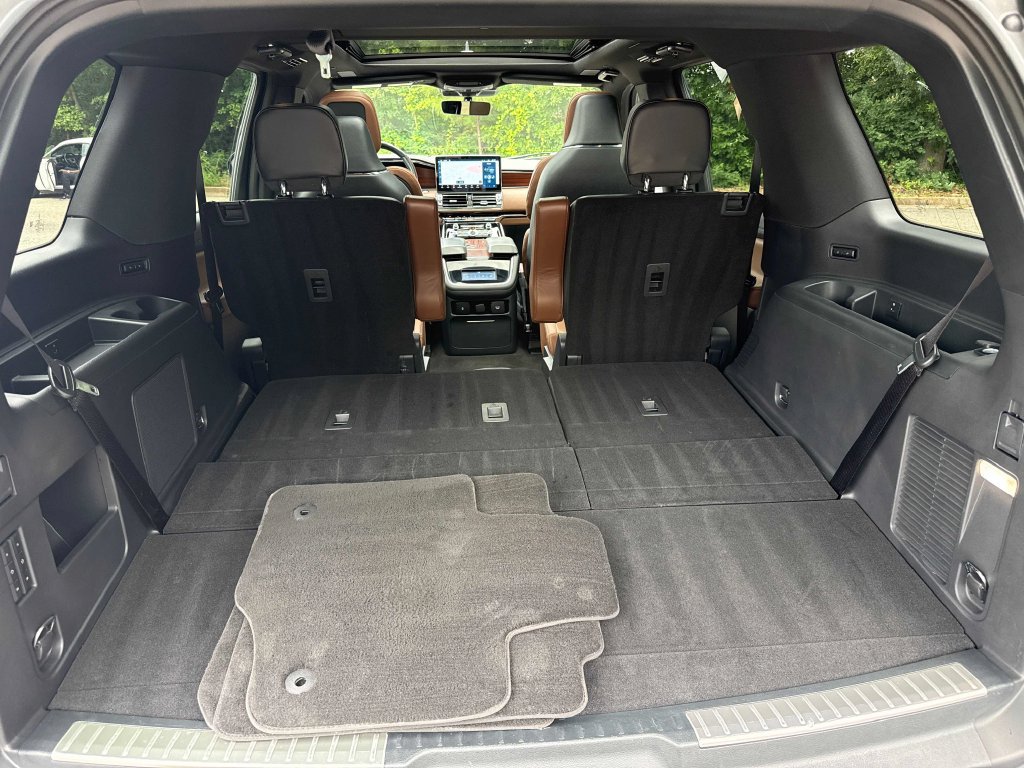Used 2023 Lincoln Navigator Reserve AWD/4WD image 30