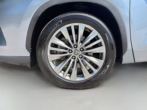 Used 2020 Toyota Highlander Platinum FWD image 44