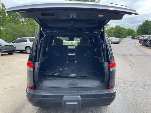 Used 2024 Lexus GX 550 w/ Accessory Package (31) AWD/4WD image 39