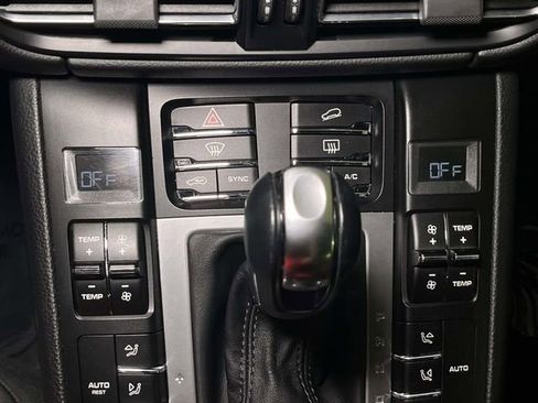 Used 2021 Porsche Macan AWD/4WD image 32