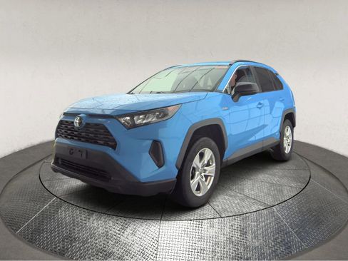 Used 2021 Toyota RAV4 LE AWD/4WD image 3