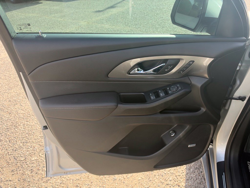 Used 2022 Chevrolet Traverse Premier FWD image 9