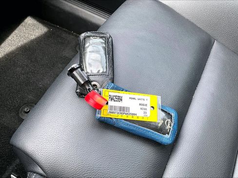 Used 2023 Nissan Rogue SL FWD image 29