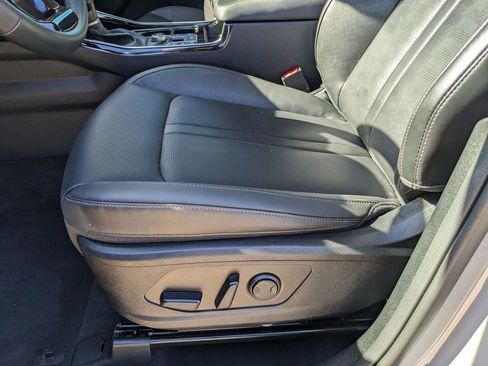 Certified 2025 Kia Sorento SX image 24