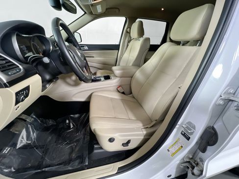 Used 2022 Jeep Grand Cherokee Laredo E w/ Security & Convenience Group image 21