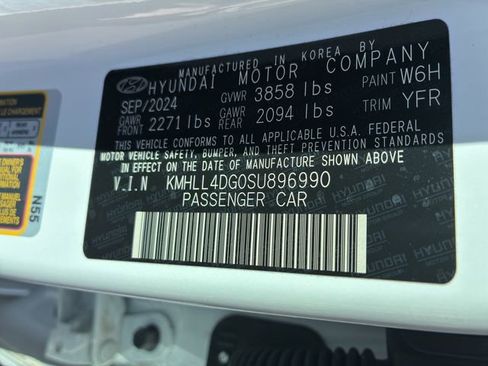 Used 2025 Hyundai Elantra SE w/ Cargo Package image 21