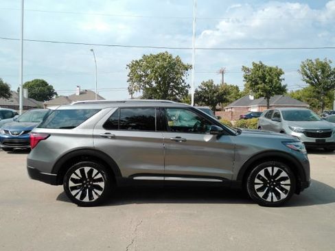 Used 2025 Ford Explorer Platinum w/ LUX Leather Package AWD/4WD image 5