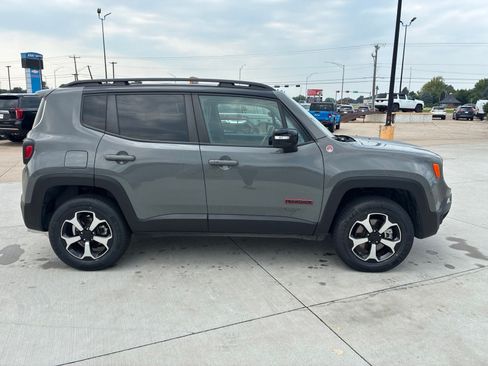 Used 2022 Jeep Renegade Trailhawk AWD/4WD image 7