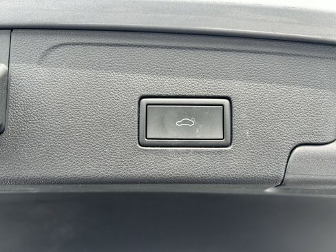 Used 2021 Volkswagen Atlas Cross Sport SEL R-Line image 28