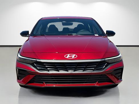 Used 2025 Hyundai Elantra Sport image 8