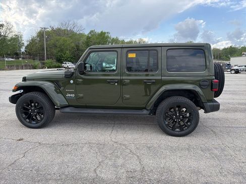 Used 2023 Jeep Wrangler Unlimited Sahara w/ Cold Weather Group image 8
